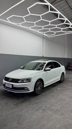 VOLKSWAGEN JETTA 2.0 TSI HIGHLINE 211CV GASOLINA 4P TIPTRONIC VOLKSWAGEN JETTA 2.0 TSI HIGHLINE 211CV GASOLINA 4P TIPTRONIC